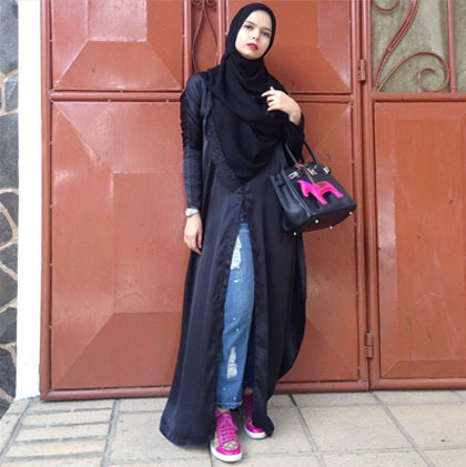 Hijab Style: Gaya Simple Vivi Zubedi, Desainer Indonesia 